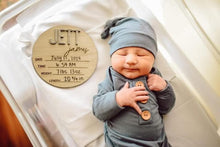 Load image into Gallery viewer, Personalized Oval Newborn Announcement Sign