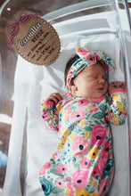 Load image into Gallery viewer, Personalized Oval Newborn Announcement Sign